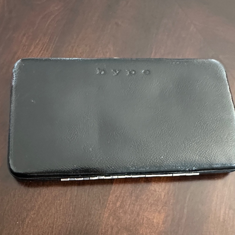 HYPE Black Patent Leather Clasp Slim Wallet